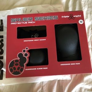 Triple 8 skate pad set
